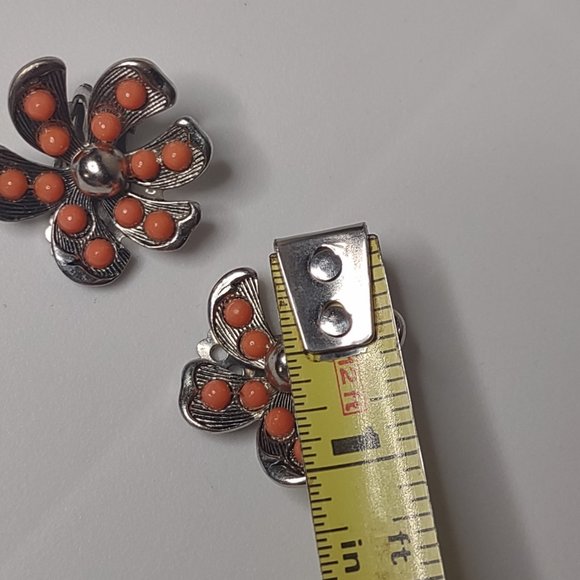 Vintage Metal Clip On Flower Earrings - Picture 6 of 10